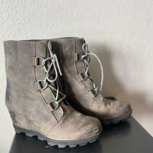 SOREL Wedge Boots size 11 Worn once